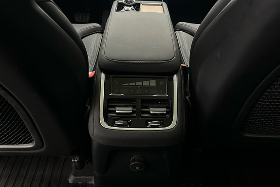 Volvo XC90 28 of 30