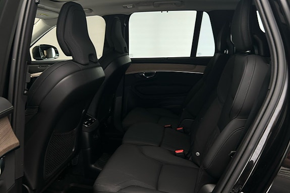 Volvo XC90 13 of 30