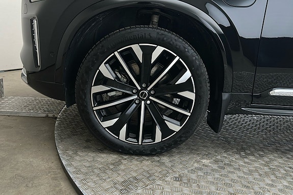 Volvo XC90 12 of 30
