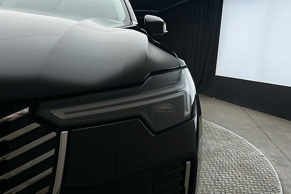 Volvo XC90 11 of 30