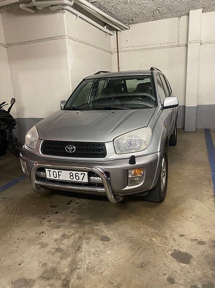 Toyota RAV4 5 of 8