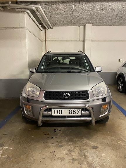 Toyota RAV4 3 of 8