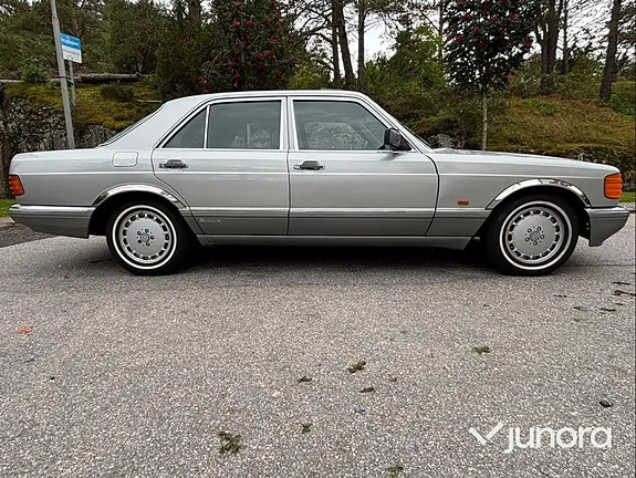 Mercedes-Benz 300 SE 7 of 18