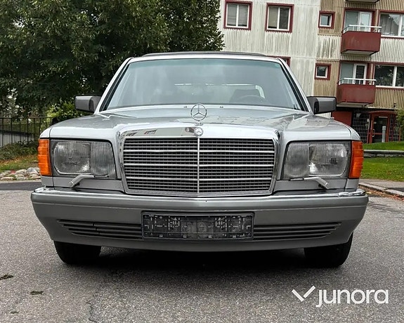 Mercedes-Benz 300 SE 9 of 18