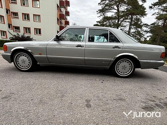 Mercedes-Benz 300 SE 2 of 18