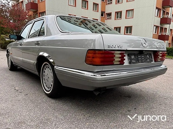 Mercedes-Benz 300 SE 4 of 18