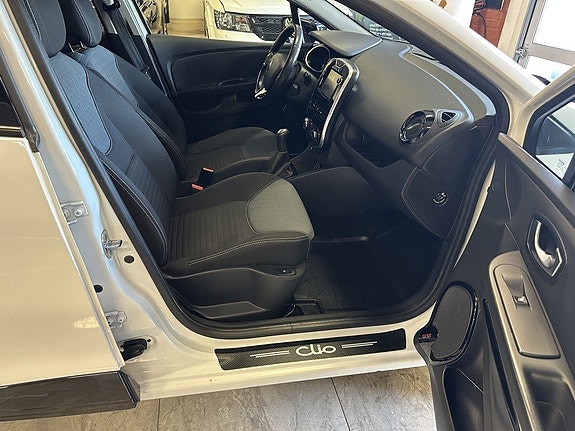 Renault Clio 15 of 20