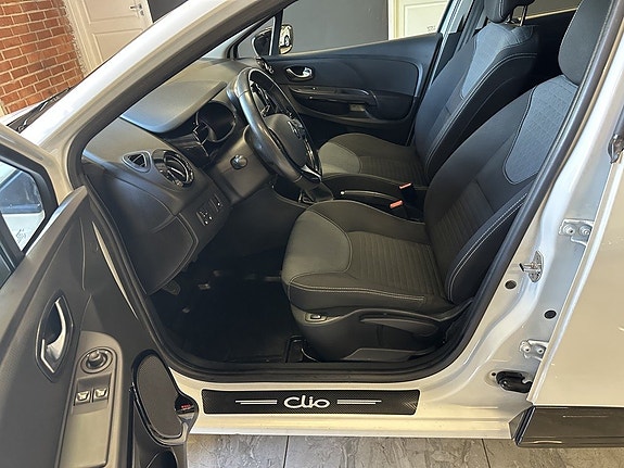 Renault Clio 14 of 20