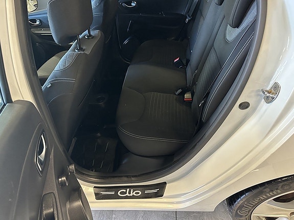 Renault Clio 17 of 20