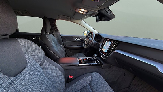 Volvo V60 11 of 30