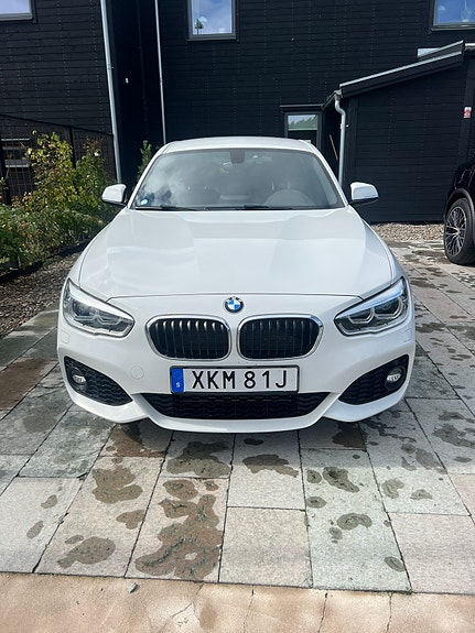 BMW 118i 2 of 5
