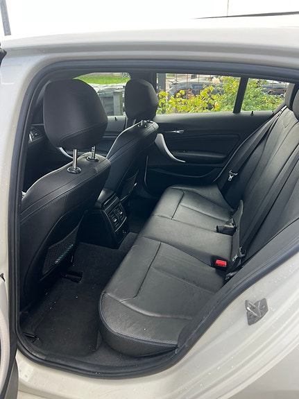 BMW 118i 4 of 5