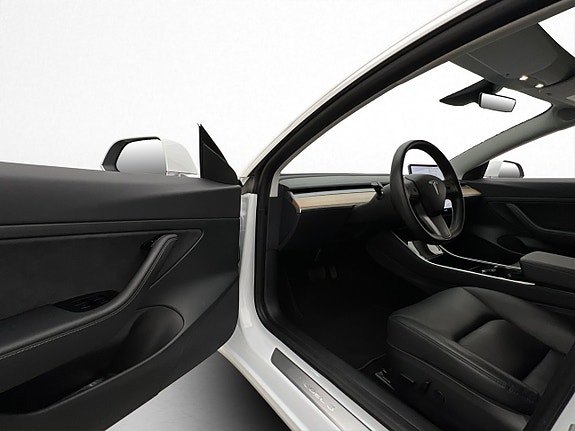 Tesla Model 3 10 of 29
