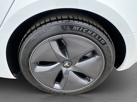 Tesla Model 3 27 of 29