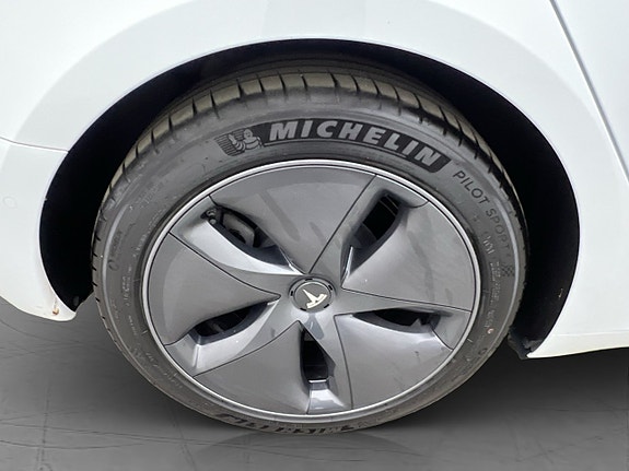 Tesla Model 3 28 of 29