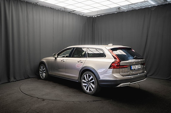 Volvo V90 Cross Country 8 of 25