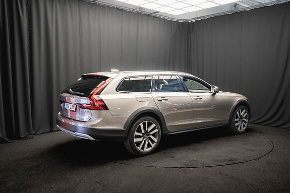 Volvo V90 Cross Country 6 of 25