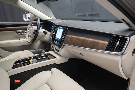 Volvo V90 Cross Country 14 of 25