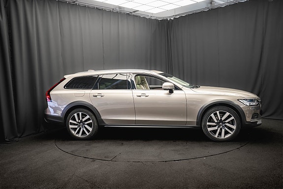 Volvo V90 Cross Country 5 of 25