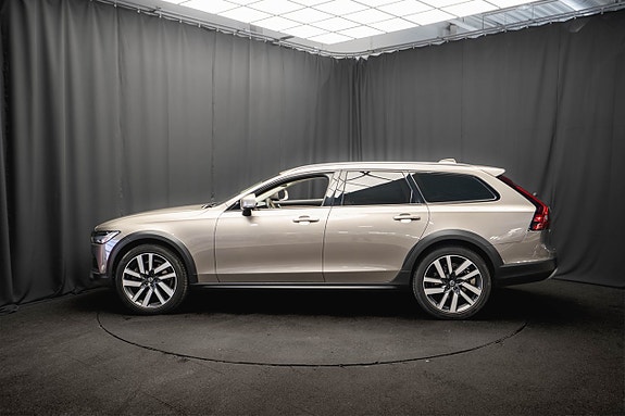 Volvo V90 Cross Country 9 of 25