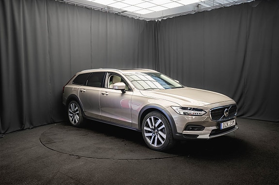 Volvo V90 Cross Country 4 of 25