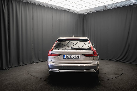 Volvo V90 Cross Country 7 of 25