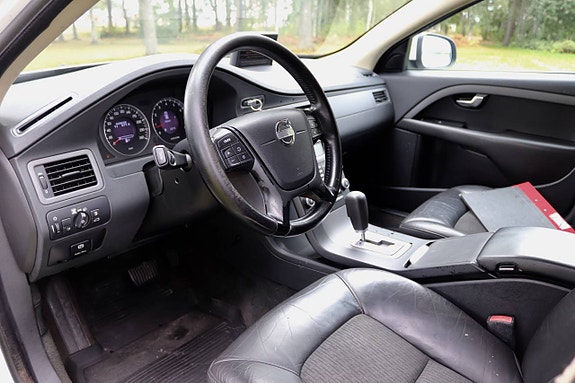 Volvo V70 8 of 11