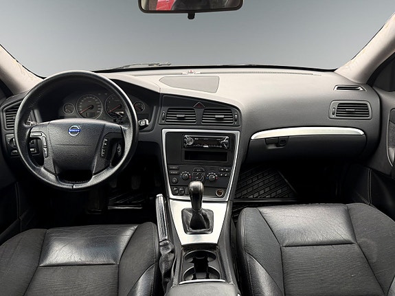 Volvo V70 7 of 9