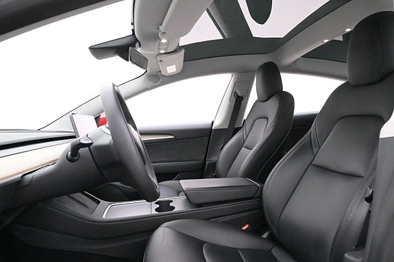 Tesla Model 3 9 of 27