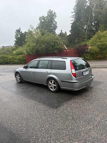 Ford Mondeo 4 of 6