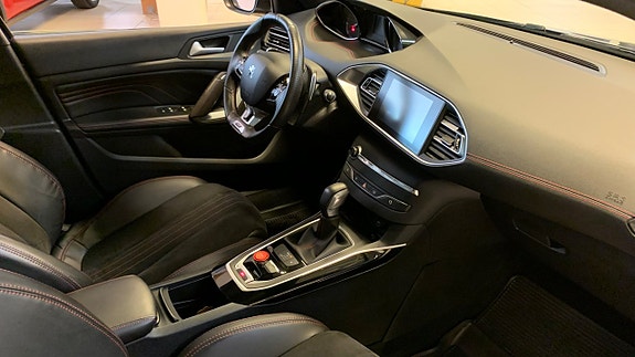 Peugeot 308 SW 8 of 14