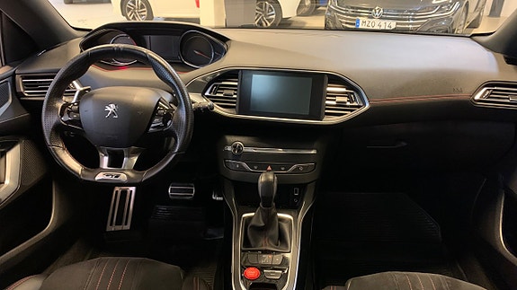Peugeot 308 SW 12 of 14