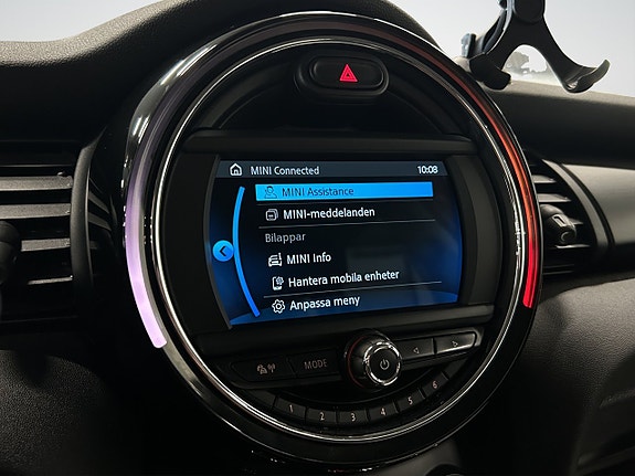 MINI Cooper 17 of 23