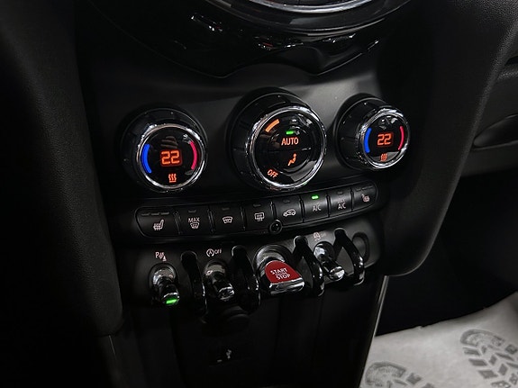MINI Cooper 19 of 23