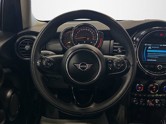 MINI Cooper 14 of 23