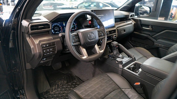 Toyota Tacoma 11 of 16
