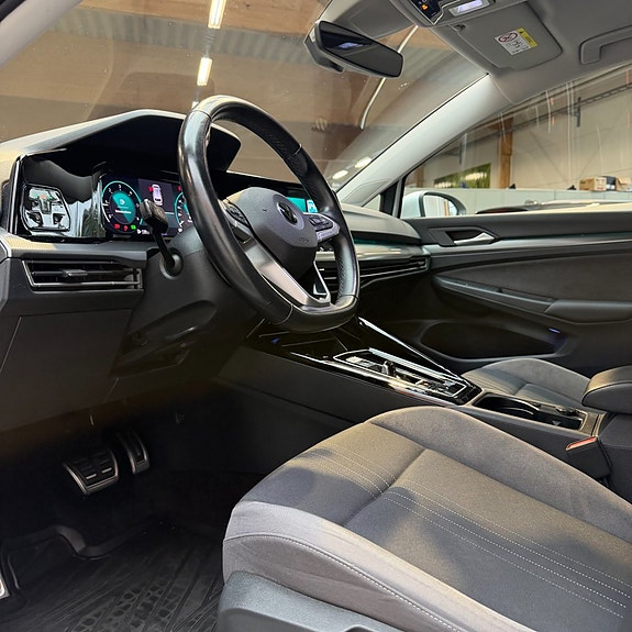 Volkswagen Golf Alltrack 9 of 13