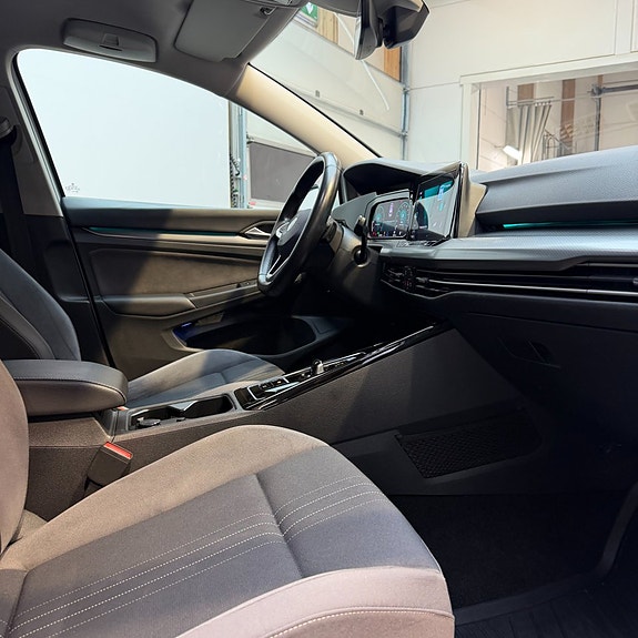 Volkswagen Golf Alltrack 12 of 13