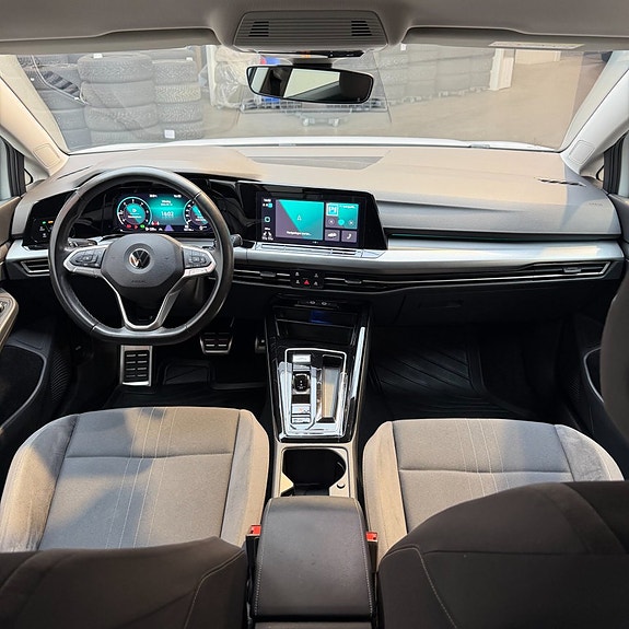 Volkswagen Golf Alltrack 10 of 13
