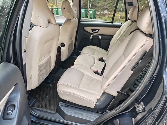 Volvo XC90 8 of 12