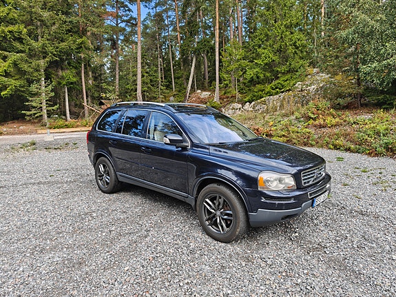 Volvo XC90 3 of 12