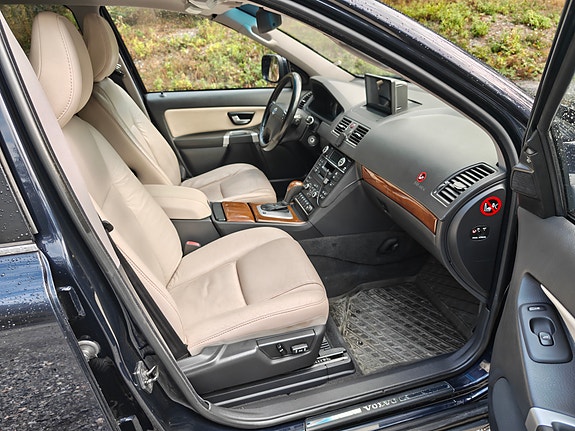 Volvo XC90 6 of 12