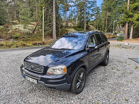 Volvo XC90 2 of 12