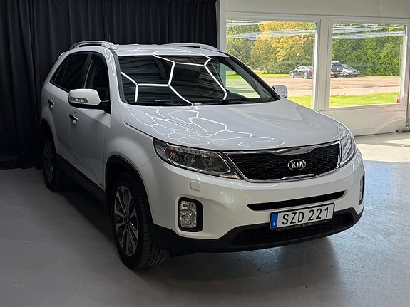 Kia Sorento 2 of 13