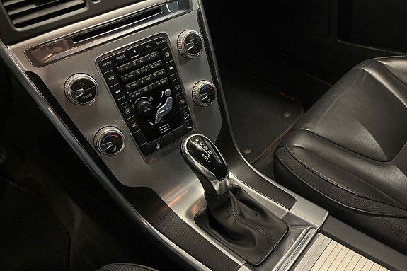 Volvo XC60 16 of 22