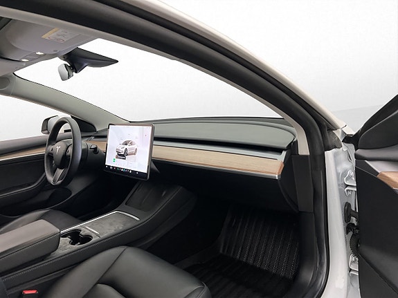 Tesla Model 3 24 of 30