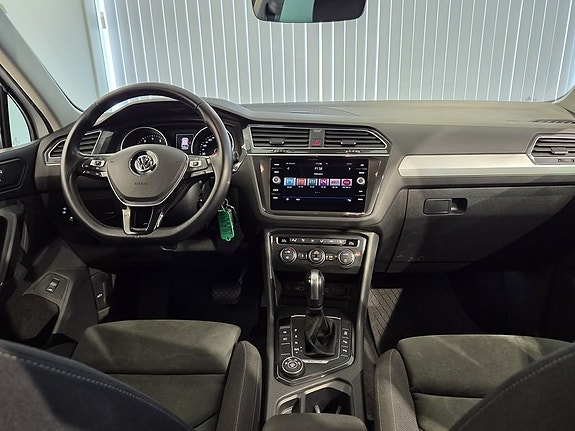 Volkswagen Tiguan 11 of 25