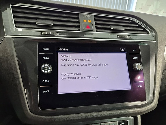 Volkswagen Tiguan 18 of 25