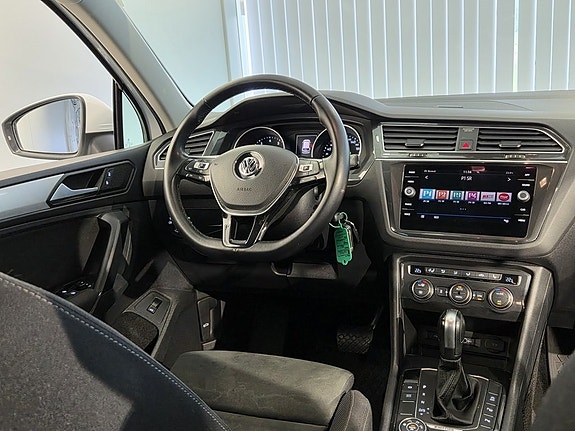 Volkswagen Tiguan 12 of 25