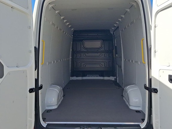 Volkswagen Crafter 11 of 11
